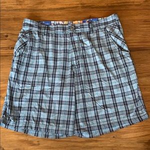 Lululemon Kahuna flat front shorts size 36